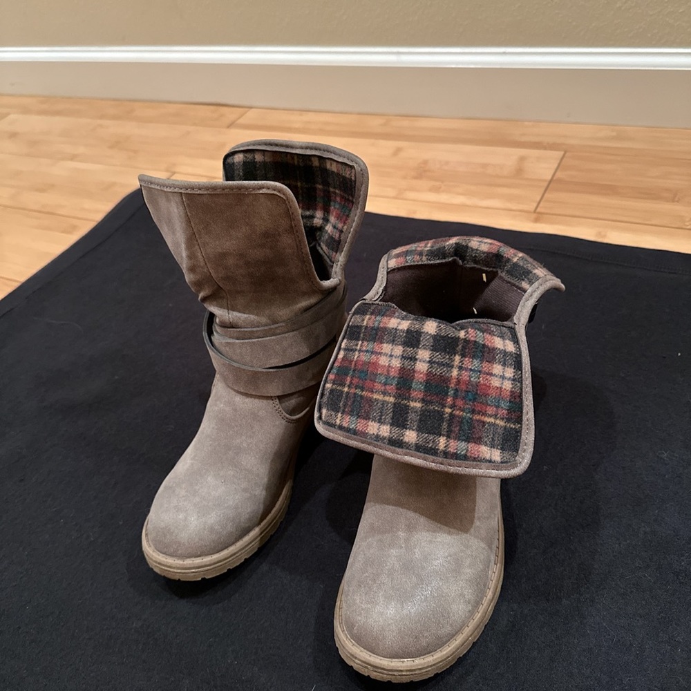 Booties - Picture 3 of 3